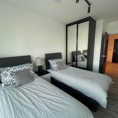 One West Point , Icon Tower Appartement Londen Buitenkant foto