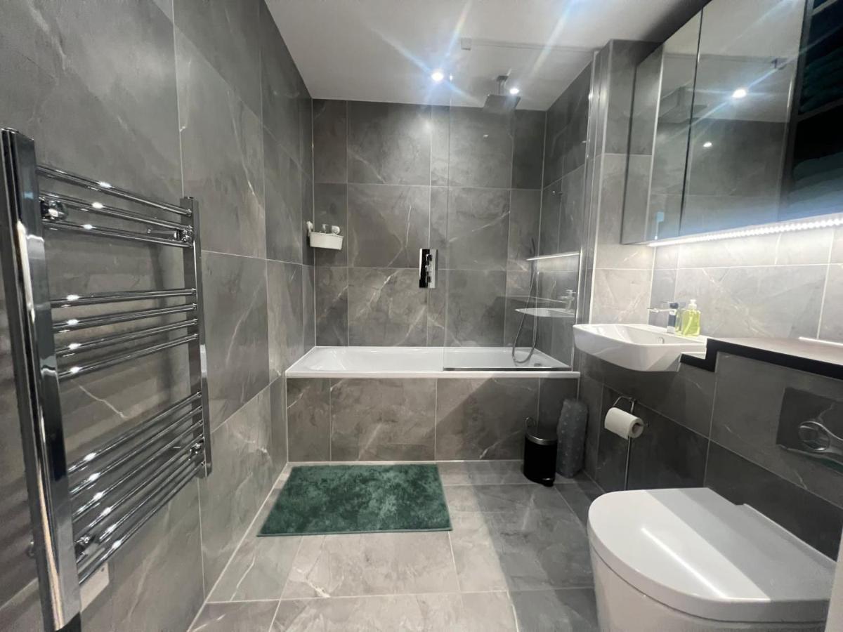 One West Point , Icon Tower Appartement Londen Buitenkant foto