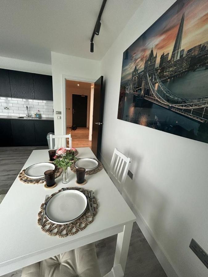 One West Point , Icon Tower Appartement Londen Buitenkant foto