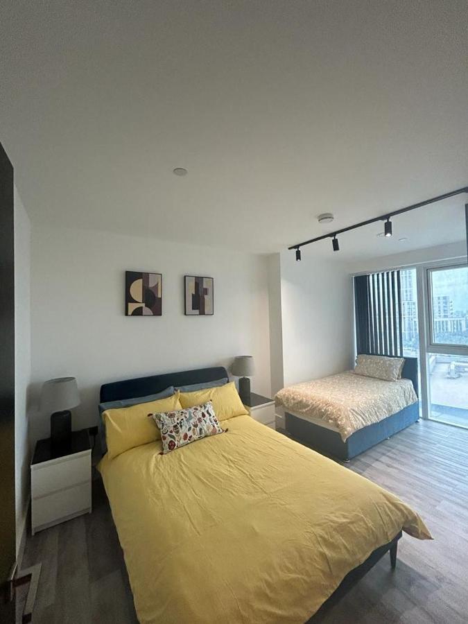 One West Point , Icon Tower Appartement Londen Buitenkant foto